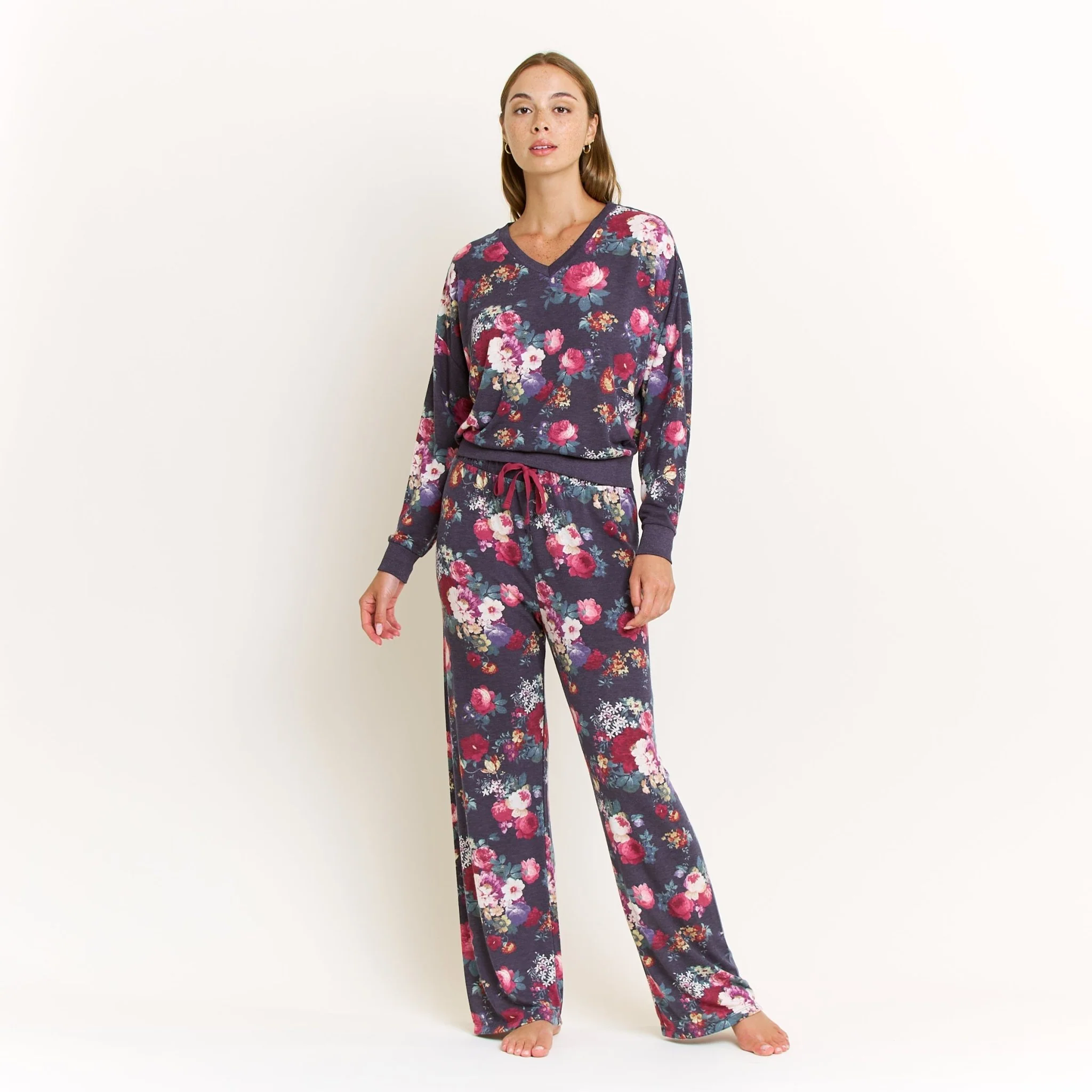 Star Seeker Long Vee Set in Midnight Floral