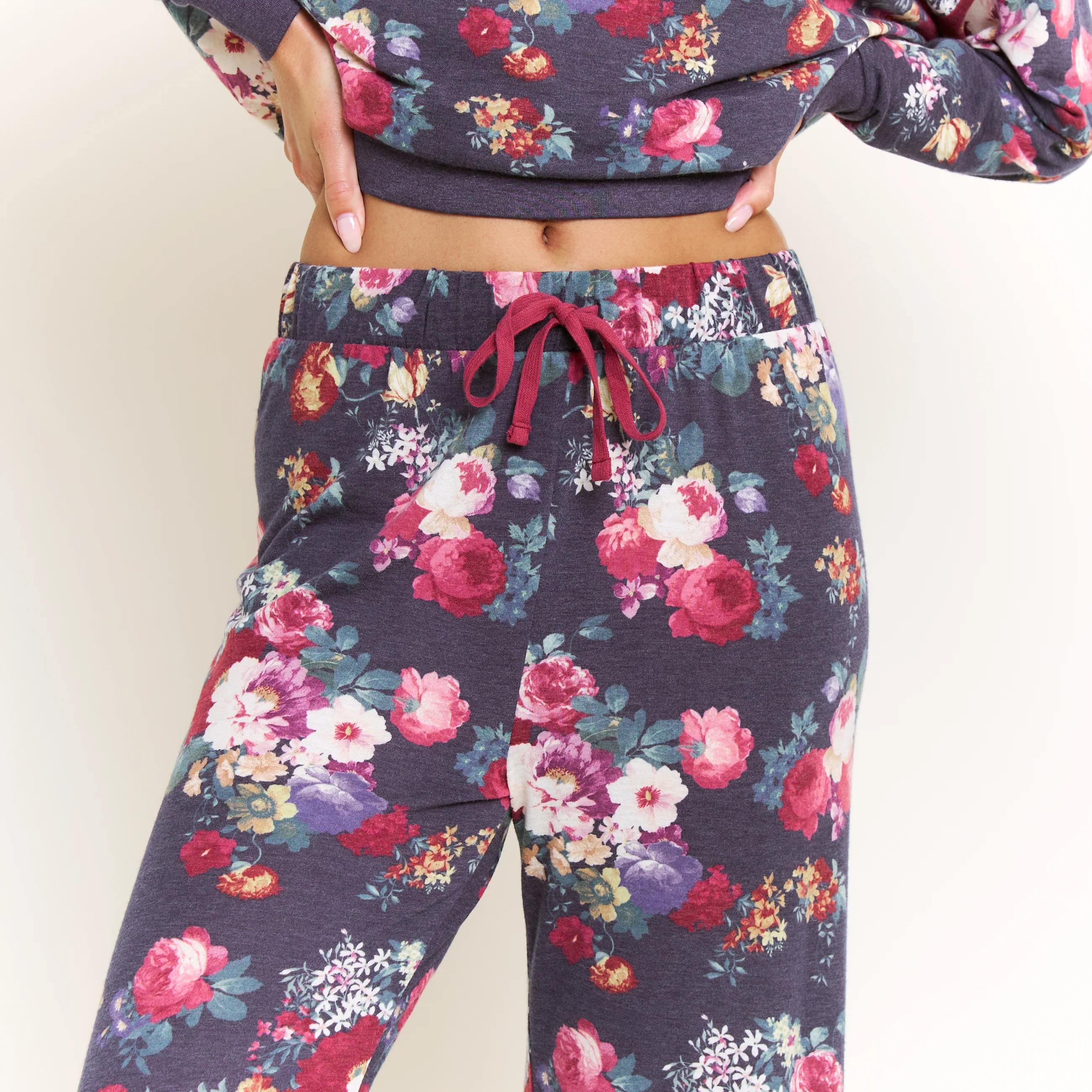 Star Seeker Long Vee Set in Midnight Floral - Image 5
